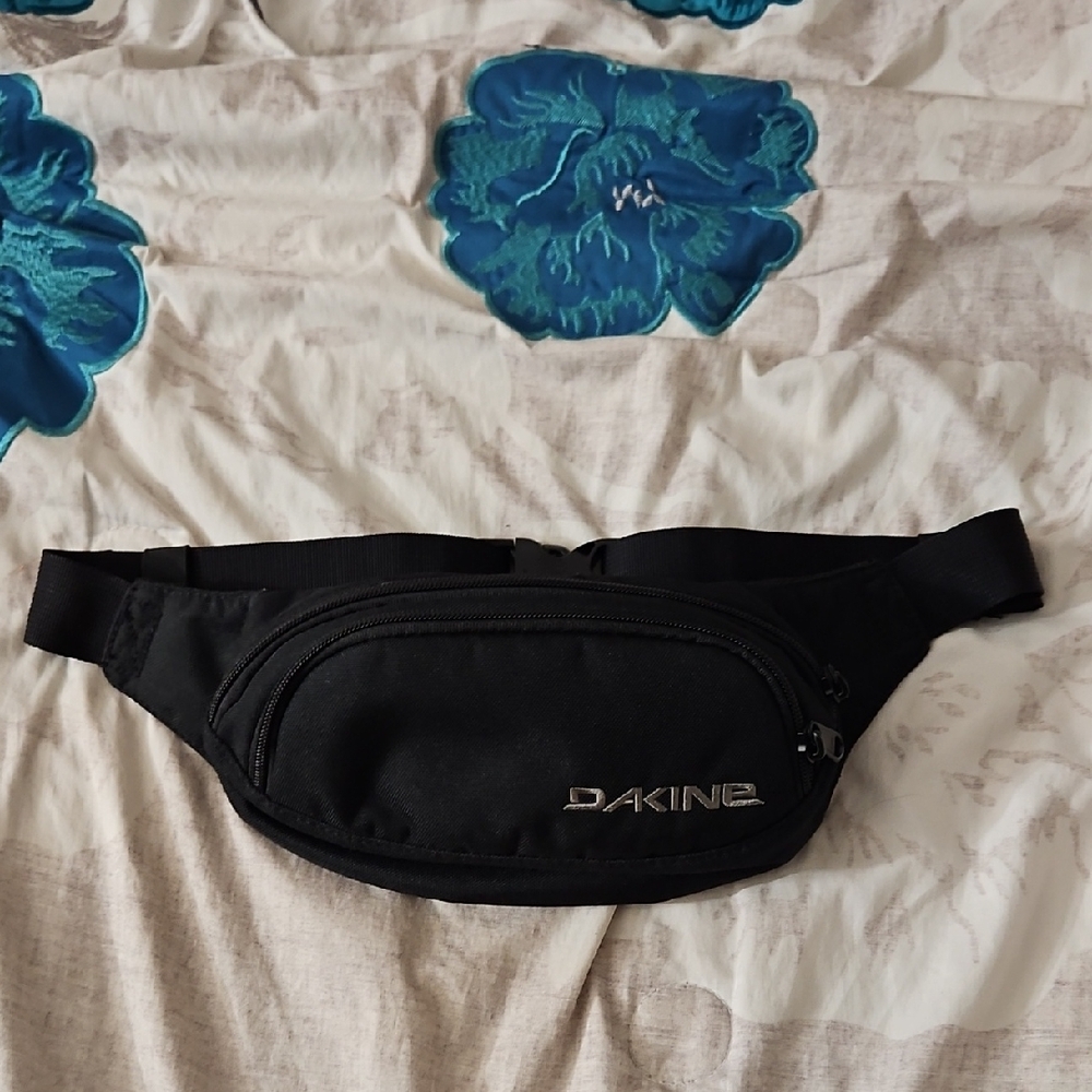 Dakine Classic Black Belt Bag / Fanny Pack
